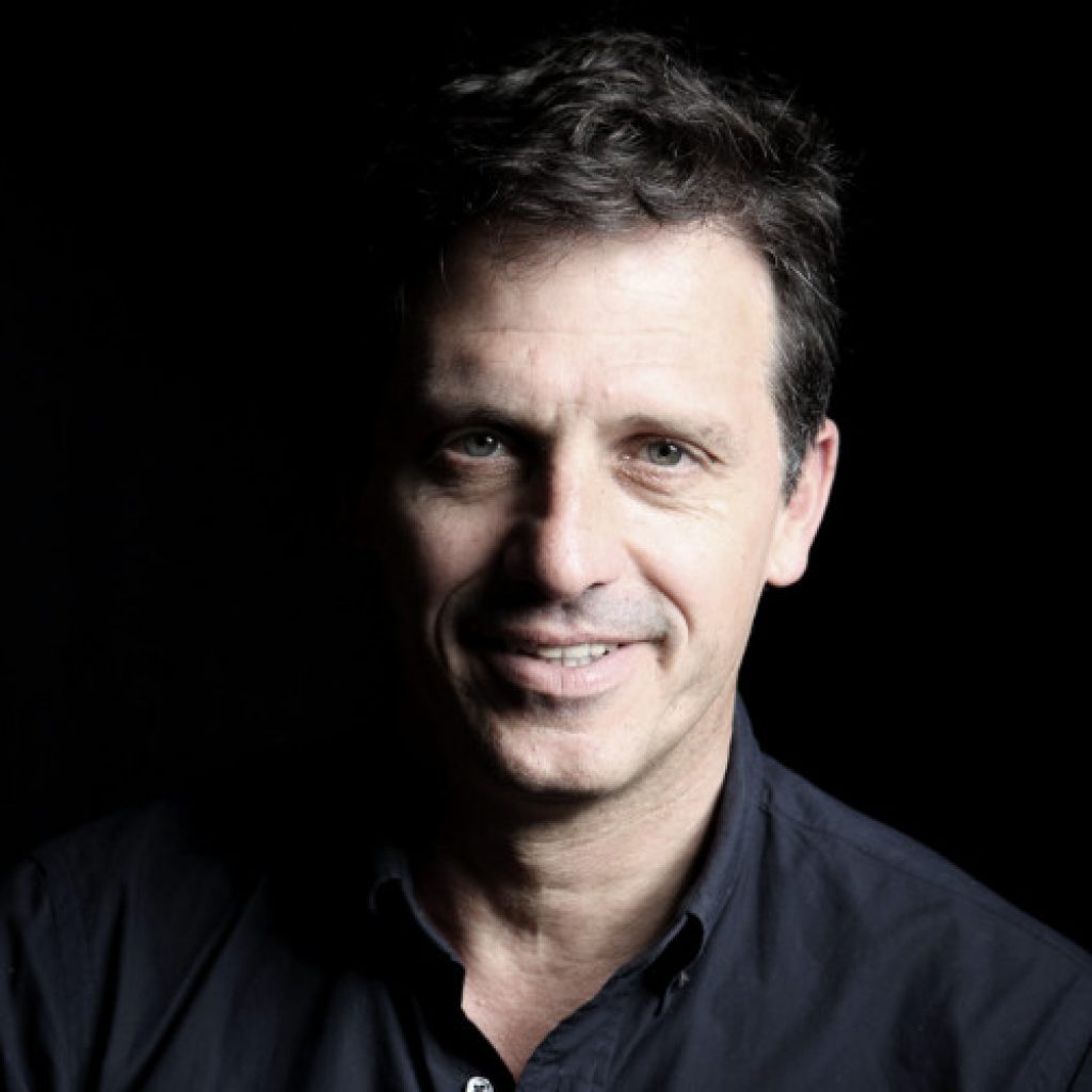 Etienne is an accomplished neurologist with a special interest in psychoneuroimmunology and systems biology.