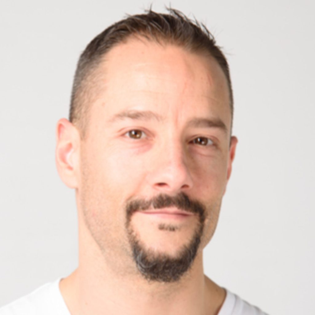 An experienced coach and is obsessed with creating amazing experiences for people.